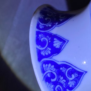 Een paar Chinese blauw-witte rouleau vazen met floraal decor, Kangxi — foto 21