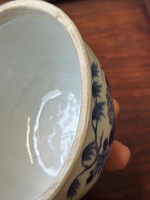 Een paar Chinese blauw-witte sauskommen en een paar terrines met deksel, Qianlong — foto 19