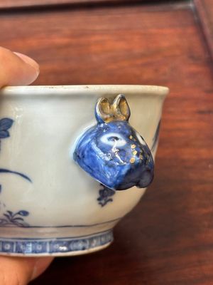Een paar Chinese blauw-witte sauskommen en een paar terrines met deksel, Qianlong — foto 20