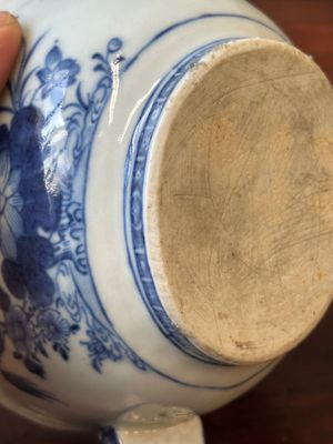 Een paar Chinese blauw-witte sauskommen en een paar terrines met deksel, Qianlong — foto 23