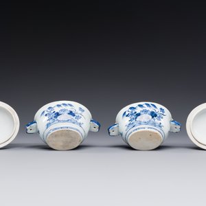 Een paar Chinese blauw-witte sauskommen en een paar terrines met deksel, Qianlong — foto 5