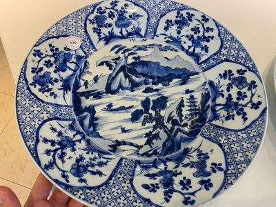 Een paar Chinese blauw-witte schotels met berglandschappen, Kangxi — foto 2