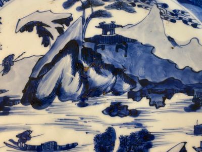 Een paar Chinese blauw-witte schotels met berglandschappen, Kangxi — foto 8