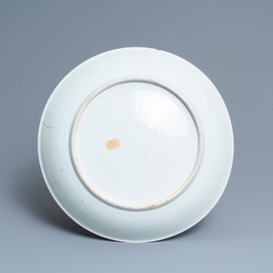 Een paar Chinese blauw-witte schotels met bloemenmanden, Qianlong — foto 5