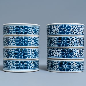 Een paar Chinese blauw-witte stapeldozen, vier schotels en een zegelpastadoos, 19e eeuw — foto 13