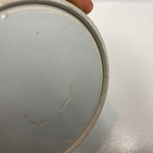 Een paar Chinese blauw-witte stapeldozen, vier schotels en een zegelpastadoos, 19e eeuw — foto 27