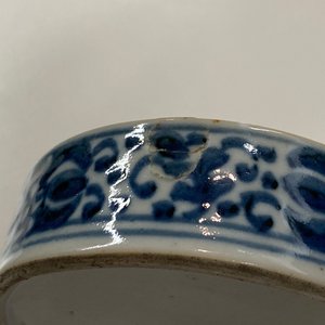 Een paar Chinese blauw-witte stapeldozen, vier schotels en een zegelpastadoos, 19e eeuw — foto 28