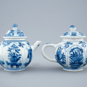 Een paar Chinese blauw-witte theepotjes met lange Lijzen, Kangxi — foto 2