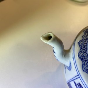 Een paar Chinese blauw-witte theepotten met antiquiteiten, Kangxi — foto 13