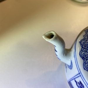Een paar Chinese blauw-witte theepotten met antiquiteiten, Kangxi — foto 14