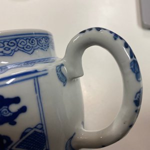 Een paar Chinese blauw-witte theepotten met antiquiteiten, Kangxi — foto 15