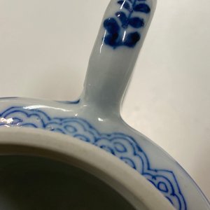 Een paar Chinese blauw-witte theepotten met antiquiteiten, Kangxi — foto 16