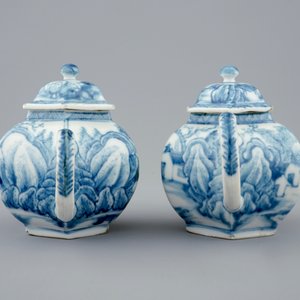 Een paar Chinese blauw-witte theepotten met deksels, 18e eeuw — foto 4