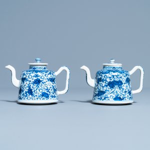 Een paar Chinese blauw-witte theepotten met deksels, Qianlong/Jiaqing — foto 2