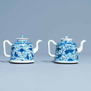 Een paar Chinese blauw-witte theepotten met deksels, Qianlong/Jiaqing — foto 4