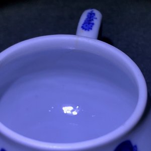 Een paar Chinese blauw-witte theepotten met 'Lange Lijzen', 'Qing Yu Tang Zhi' merk, Kangxi — foto 13
