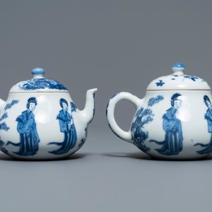 Een paar Chinese blauw-witte theepotten met 'Lange Lijzen', 'Qing Yu Tang Zhi' merk, Kangxi — foto 2