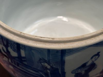 Een paar Chinese blauw-witte trommelvormige dekselpotten, Jiajing merk, Kangxi — foto 8