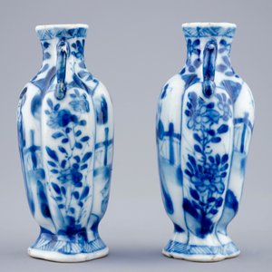 Een paar Chinese blauw-witte vaasjes met lange Lijzen, Kangxi — foto 2