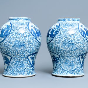 Een paar Chinese blauw-witte vazen, Chenghua merk, 19e eeuw — foto 2