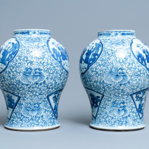 Een paar Chinese blauw-witte vazen, Chenghua merk, 19e eeuw — foto 4