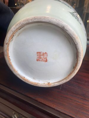 Een paar Chinese blauw-witte vazen en twee qianjiang cai vazen, 19/20e eeuw — foto 11