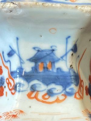 Een paar Chinese blauw-witte vazen en vier zoutvaten in blauw-wit, famille rose en Imari-stijl, Kangxi/Qianlong — foto 26
