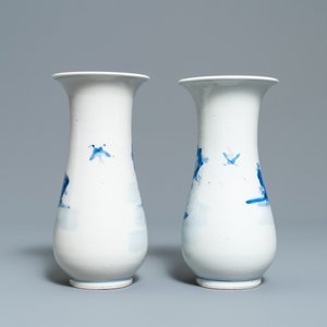 Een paar Chinese blauw-witte vazen, Kangxi merk, 19e eeuw — foto 4