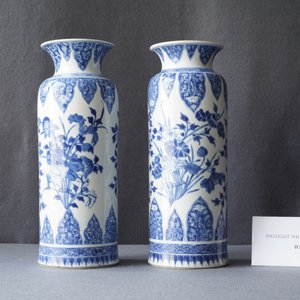 Een paar Chinese blauw-witte vazen met floraal decor, Kangxi — foto 8