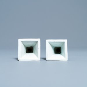 Een paar Chinese blauw-witte vazen met floraal decor, Qianlong — foto 7