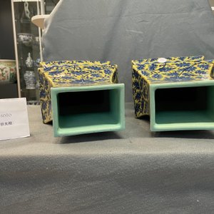 Een paar Chinese blauw-witte vazen met gele fondkleur, 19e eeuw — foto 11