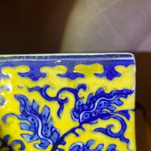 Een paar Chinese blauw-witte vazen met gele fondkleur, 19e eeuw — foto 15