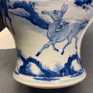 Een paar Chinese blauw-witte vazen met herten en kraanvogels, Kangxi — foto 26