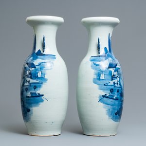 Een paar Chinese blauw-witte vazen met landschappen, 19e eeuw — foto 2