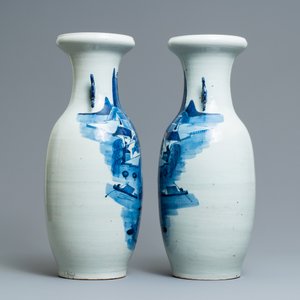 Een paar Chinese blauw-witte vazen met landschappen, 19e eeuw — foto 4
