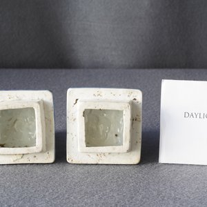 Een paar Chinese blauw-witte vierkante dekselvazen, Kangxi — foto 13