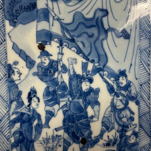 Een paar Chinese blauw-witte vierkante dekselvazen, Kangxi — foto 28