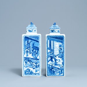 Een paar Chinese blauw-witte vierkante dekselvazen, Kangxi — foto 4