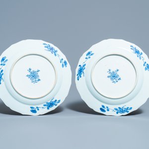 Een paar Chinese blauw-witte 'Xi Xiang Ji' schotels, Qianlong — foto 3