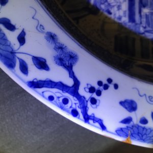 Een paar Chinese blauwwitte bassins met figuren in een tuin, Yongzheng — foto 17