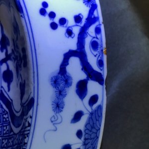 Een paar Chinese blauwwitte bassins met figuren in een tuin, Yongzheng — foto 22