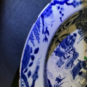 Een paar Chinese blauwwitte bassins met figuren in een tuin, Yongzheng — foto 25
