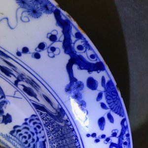 Een paar Chinese blauwwitte bassins met figuren in een tuin, Yongzheng — foto 26