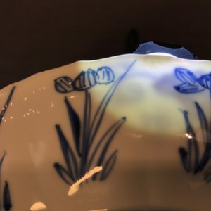 Een paar Chinese blauwwitte borden met fijn landschapsdecor, Kangxi — foto 11