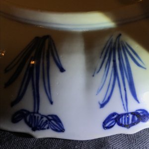 Een paar Chinese blauwwitte borden met fijn landschapsdecor, Kangxi — foto 6