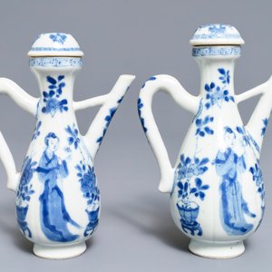 Een paar Chinese blauwwitte dekselkannen met 'Lange Lijzen', Kangxi — foto 2