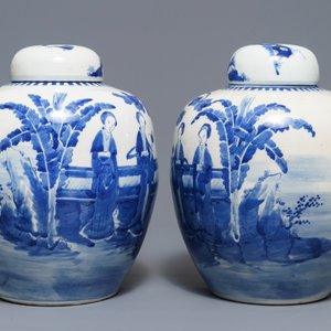 Een paar Chinese blauwwitte dekselpotten met figuren in een tuin, Kangxi merk, 19e eeuw — foto 4