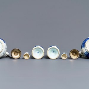 Een paar Chinese blauwwitte dekselvaasjes en een paar dekselkannetjes, Kangxi — foto 7