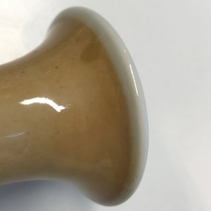 Een paar Chinese blauwwitte en zeemleer kalebasvazen, Kangxi — foto 11