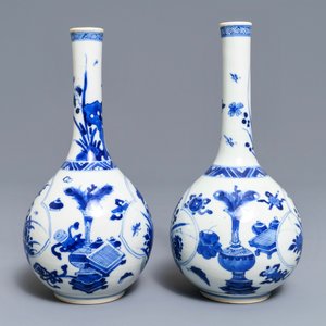Een paar Chinese blauwwitte flesvormige vazen, Kangxi — foto 2